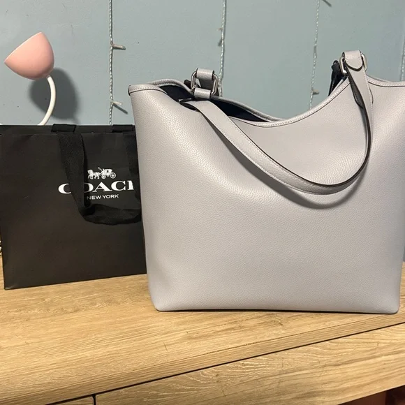 Coach Day Tote (retail) - Picture 4 of 7